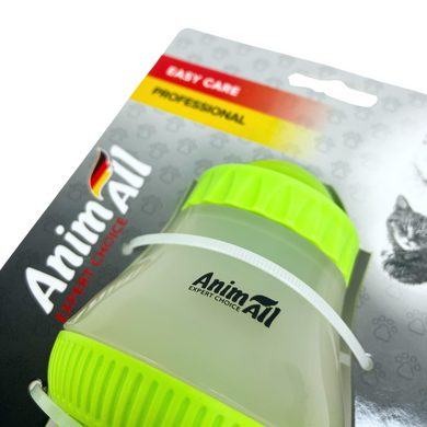 Масажна щітка AnimAll Groom для собак і котів з дозатором, зелена