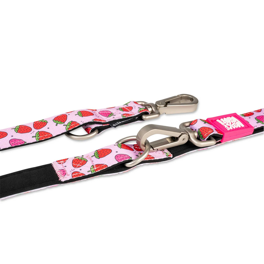 Max & Molly Multi-Function Leash Strawberry багатофункціональний повідець, принт полунична мрія - М