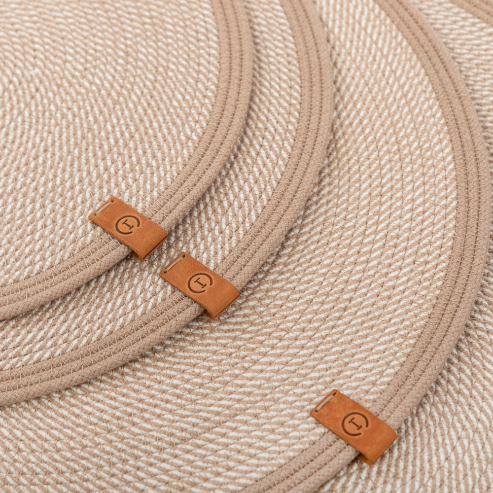 Harley & Cho Beige килимок під миску для собак, бежевий - 39х67 см