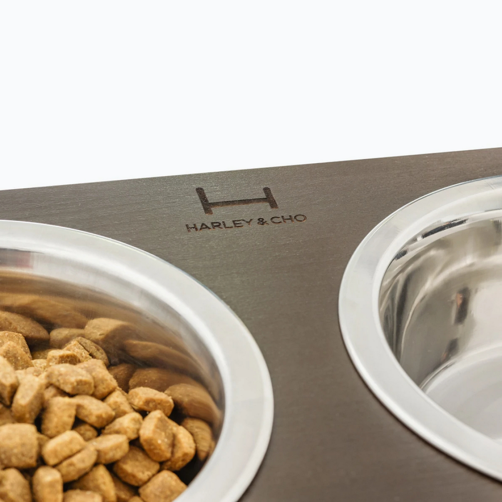 Harley & Cho Dinner Brown wood & White миски на підставці для собак, білий - 1,8 л