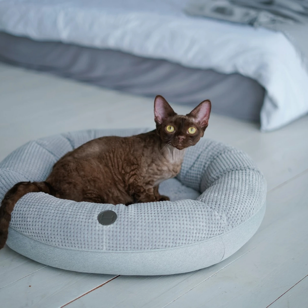 Harley & Cho Bagel Silver овальний лежак для собак та котів, срібний - М